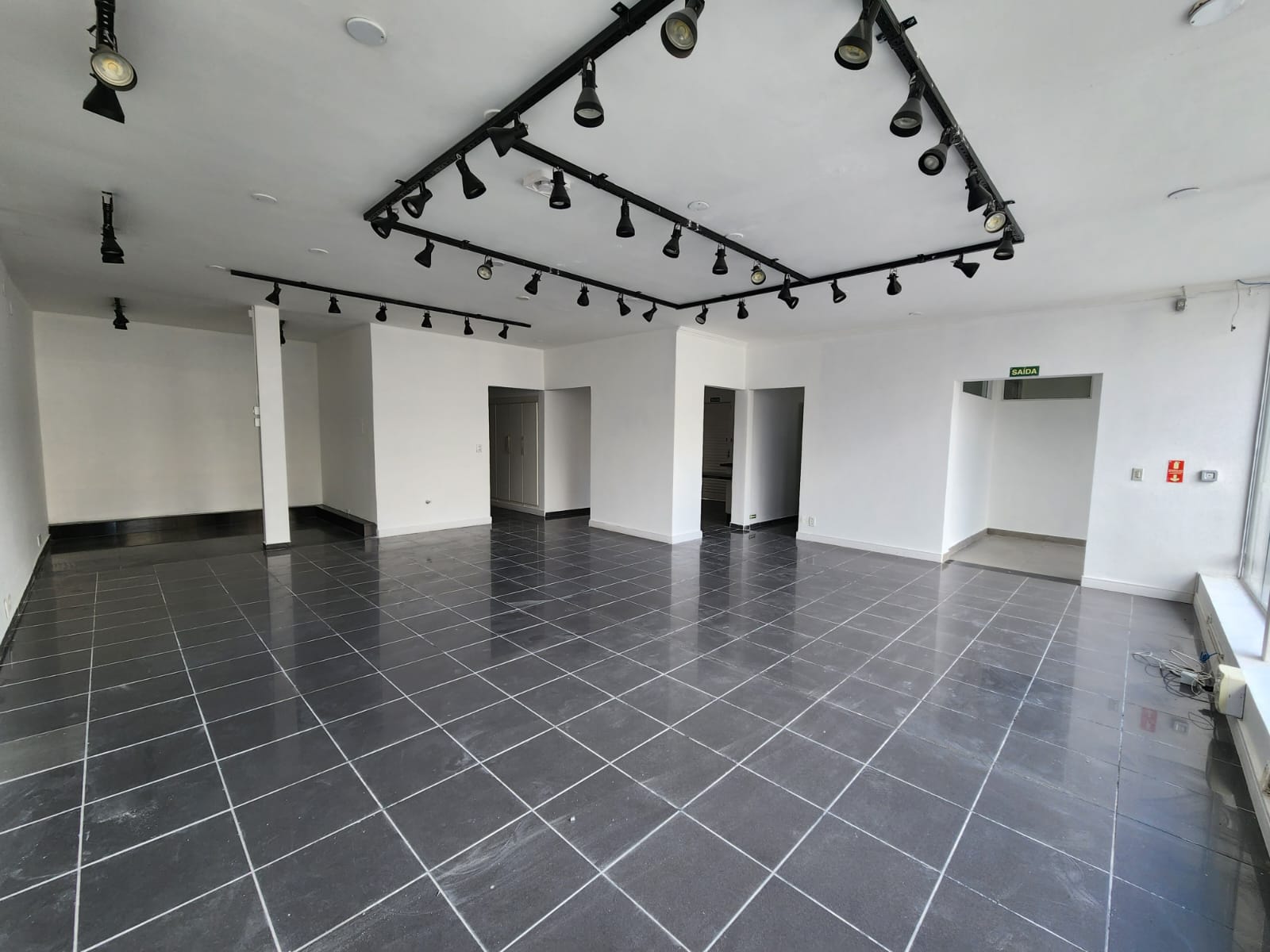 Sobrado comercial, Av. Orosimbo Maia, excelente localizção