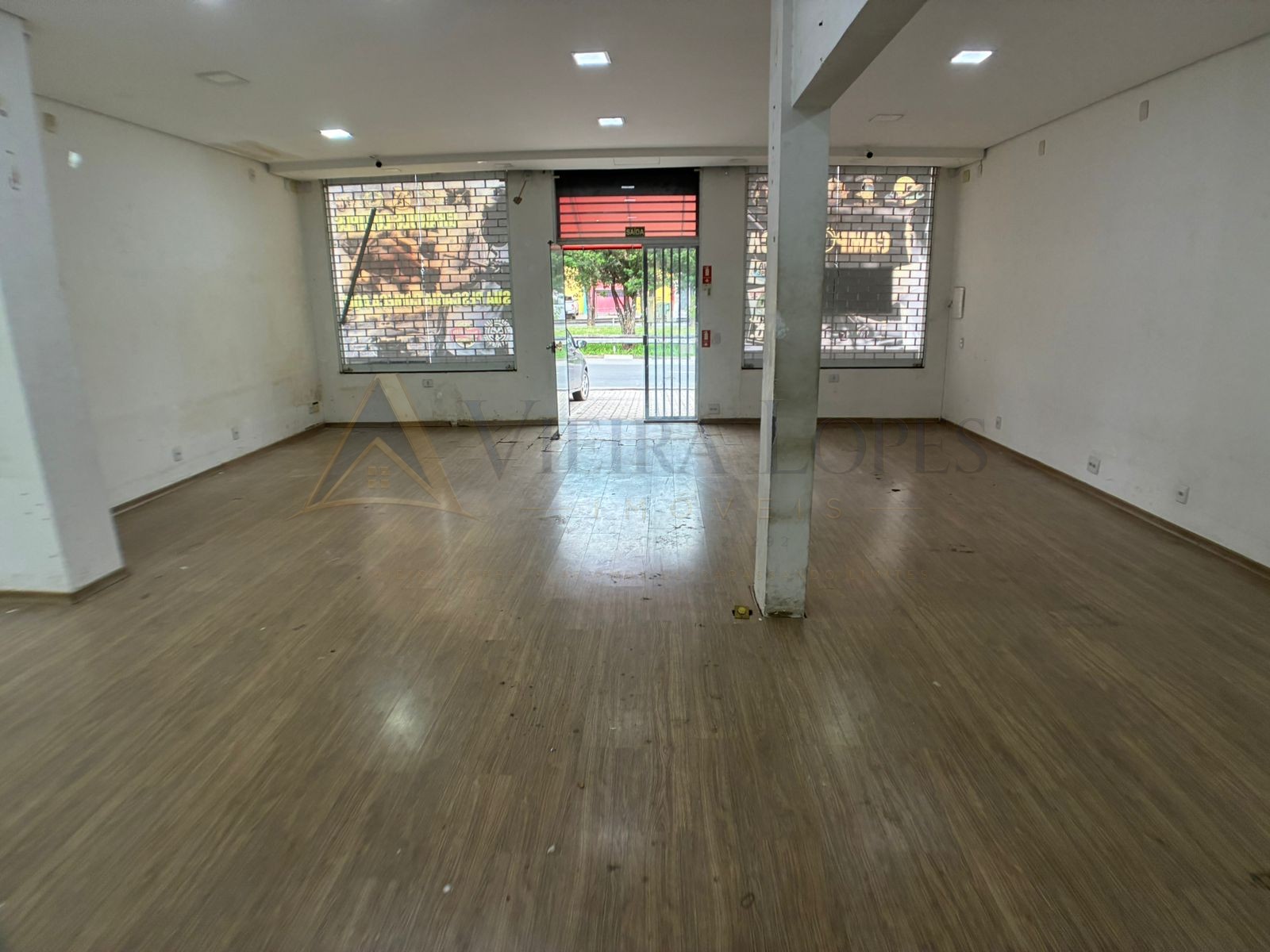 Lindo salão comercial para venda ou locaçao na Av. Orosimbo Maia