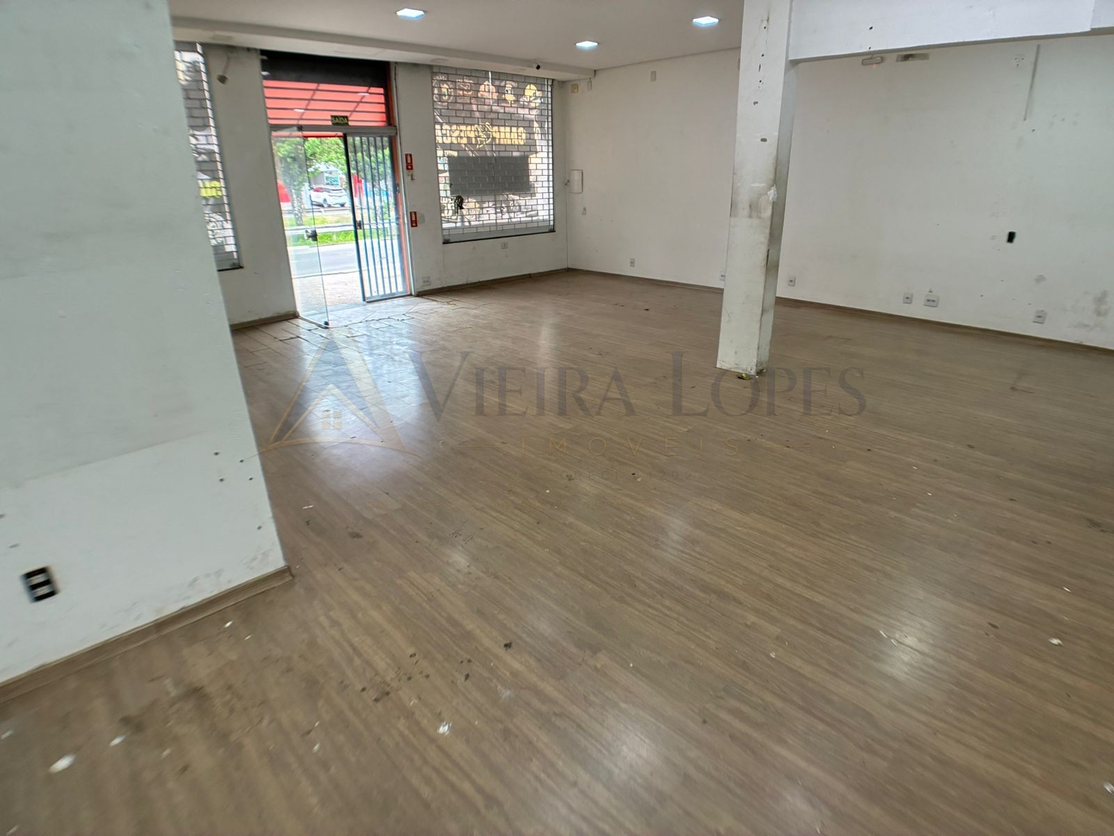 Lindo salão comercial para venda ou locaçao na Av. Orosimbo Maia