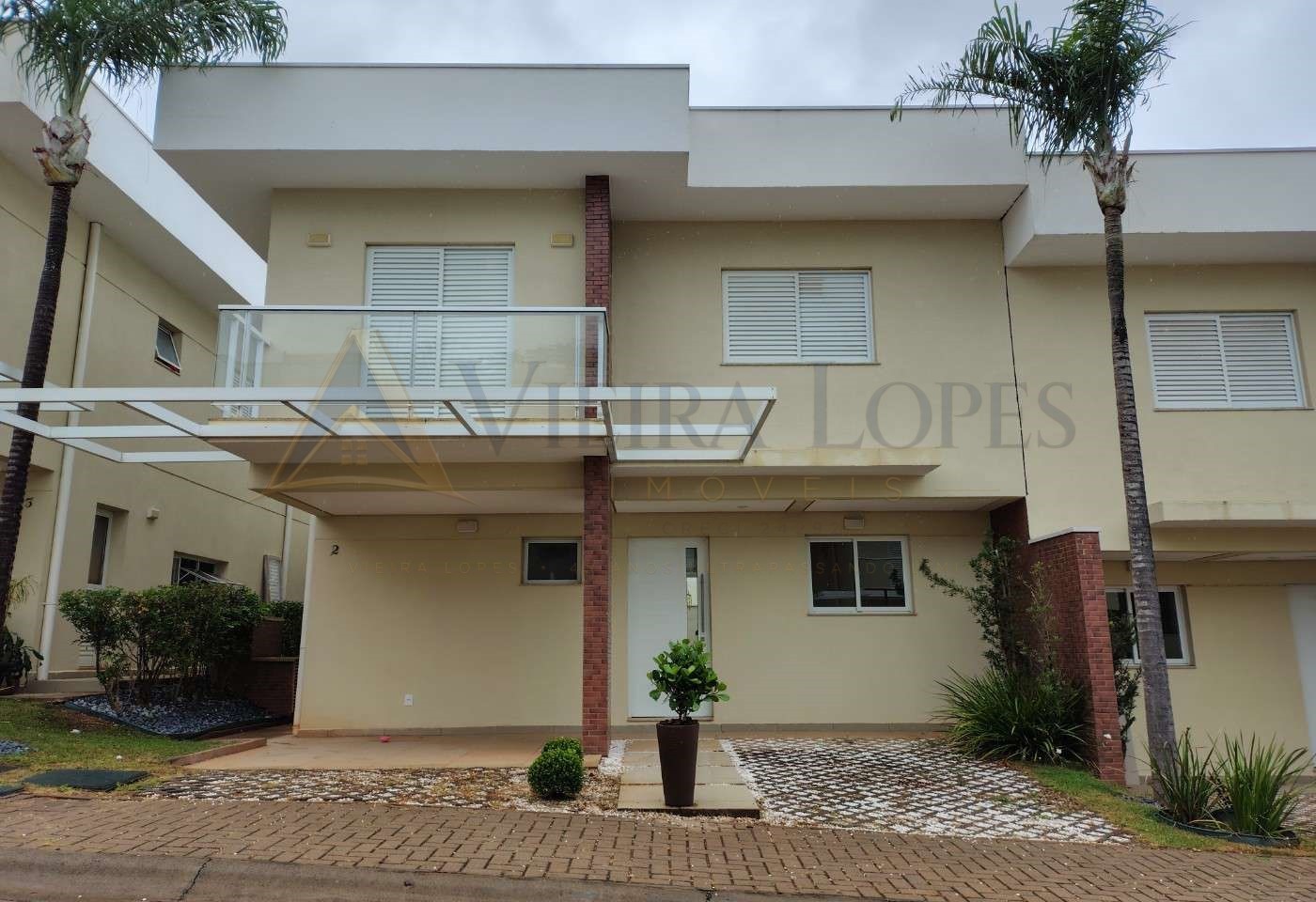 Sobrado novo Alphaville extra muro alto padrão para venda
