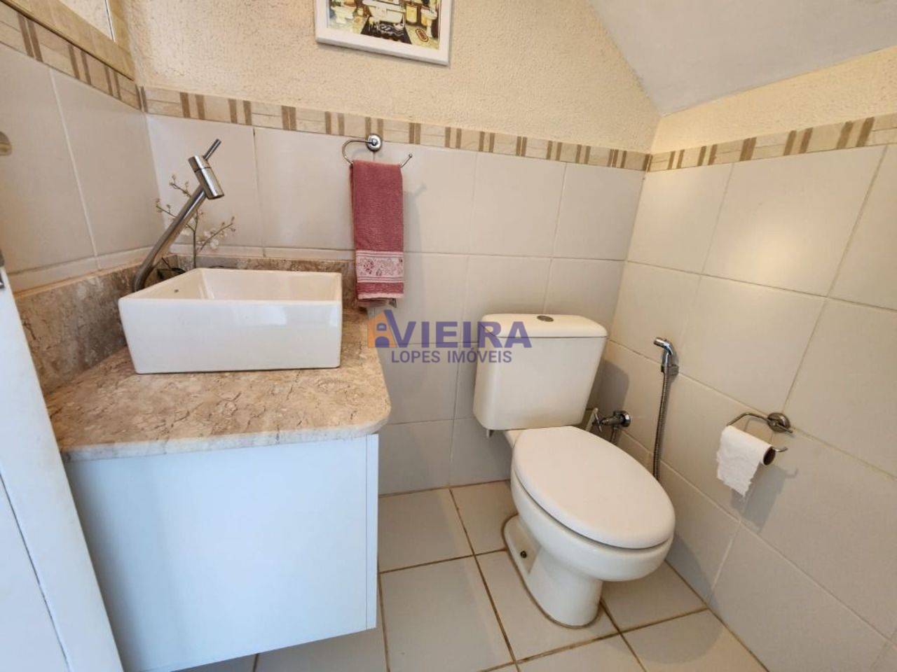 Linda casa mobiliada Alphaville extra muro