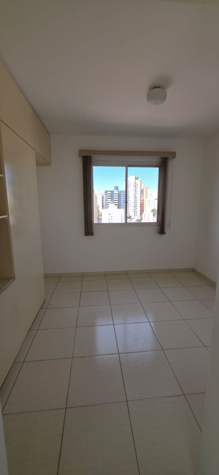 Kitnet com divisória no Taquaral.