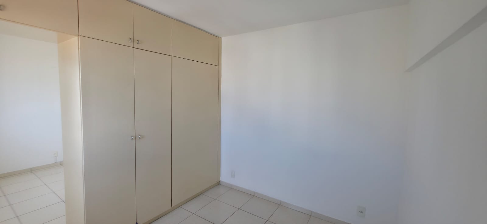 Kitnet com divisória no Taquaral.